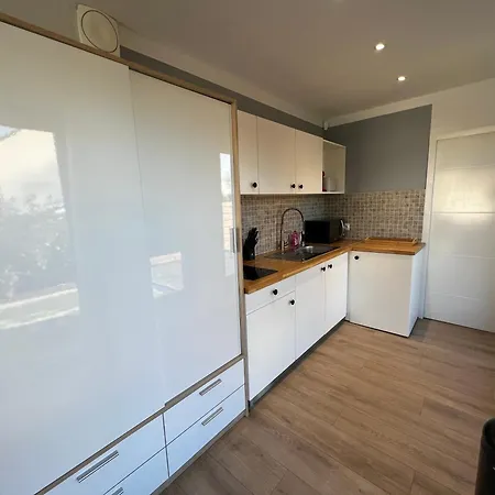 Conteneur Design Avec Jacuzzi - Bord De Foret