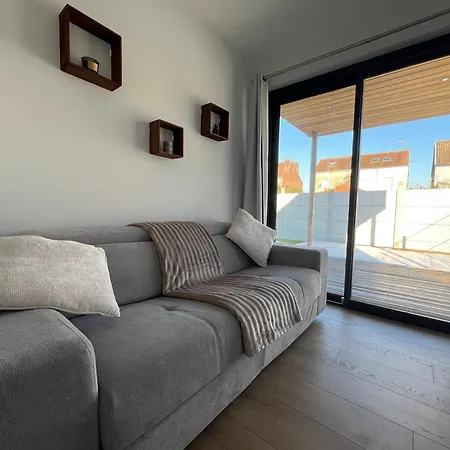 Conteneur Design Avec Jacuzzi - Bord De Foret *