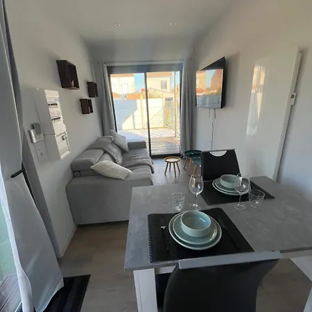 Conteneur Design Avec Jacuzzi - Bord De Foret