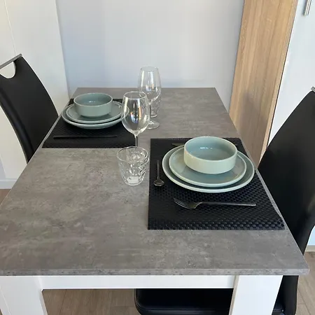 Conteneur Design Avec Jacuzzi - Bord De Foret דירה