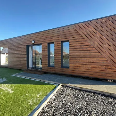 Conteneur Design Avec Jacuzzi - Bord De Foret